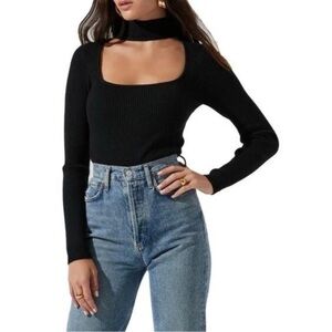 Astr The Label Cutout Mock Neck Long Sleeve
Sweater Black Ribbed Size SMALL EUC!